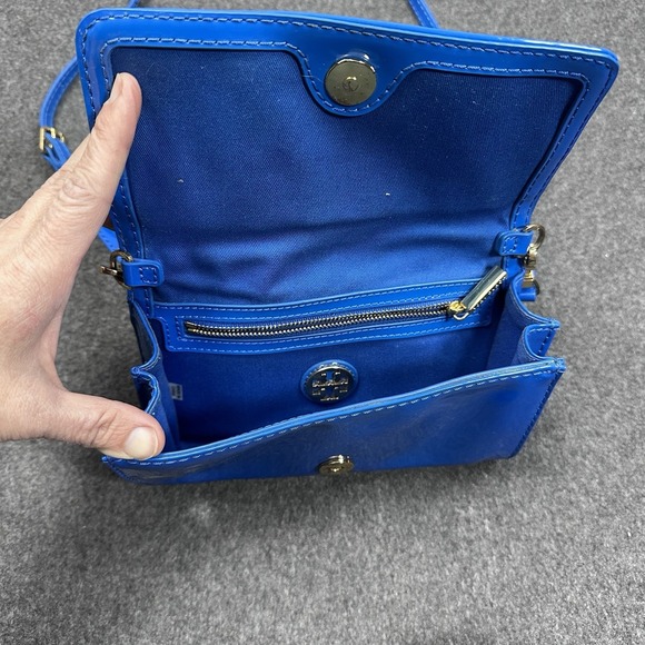 Tory Burch Blue Patent Leather Perforated Logo Crossbody Wallet Wristlet - Picture 5 of 9